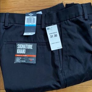 Dockers  New Black Classic Fit signature Khakis